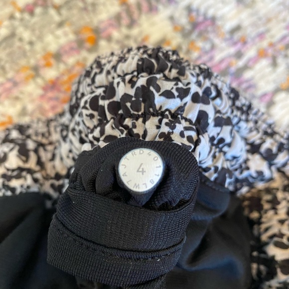 Polka dotted hotty hot shorts - Picture 4 of 4